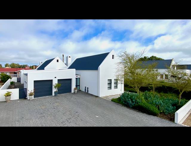 4 BEDROOM HOUSE FOR SALE IN DWARSKERSBOS